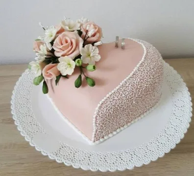 Couple Anniversary Cake
