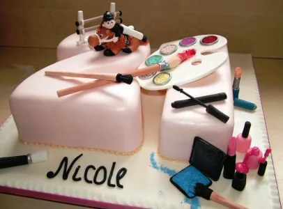 Sweet 16 Make Up Cake
