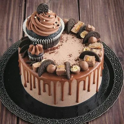 Cup Cake Drip Cake