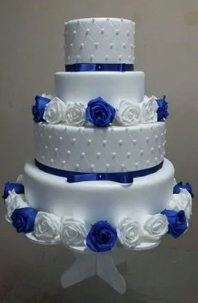White meets Blue Cake
